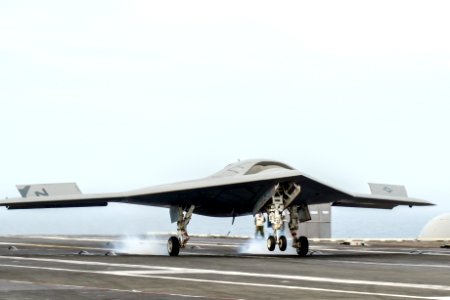 An X-47B conducts a touch and go landing. (8782297669)