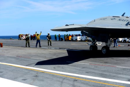 An X-47B launches from USS George H.W. Bush (8739560572)
