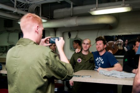 Anberlin autograph session 130122-N-LQ926-013