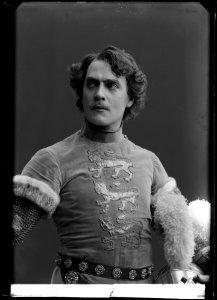 Anders de Wahl as Prins Henrik in Henrik IV at Svenska teatern 1907 - SMV - GV015
