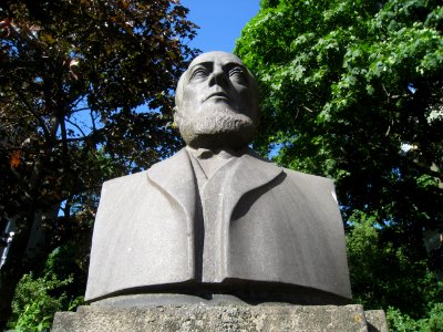 Anders Petter Löfström (1944), Sundbyberg, byst i svart granit utförd av Carl Fagerberg, 2018e