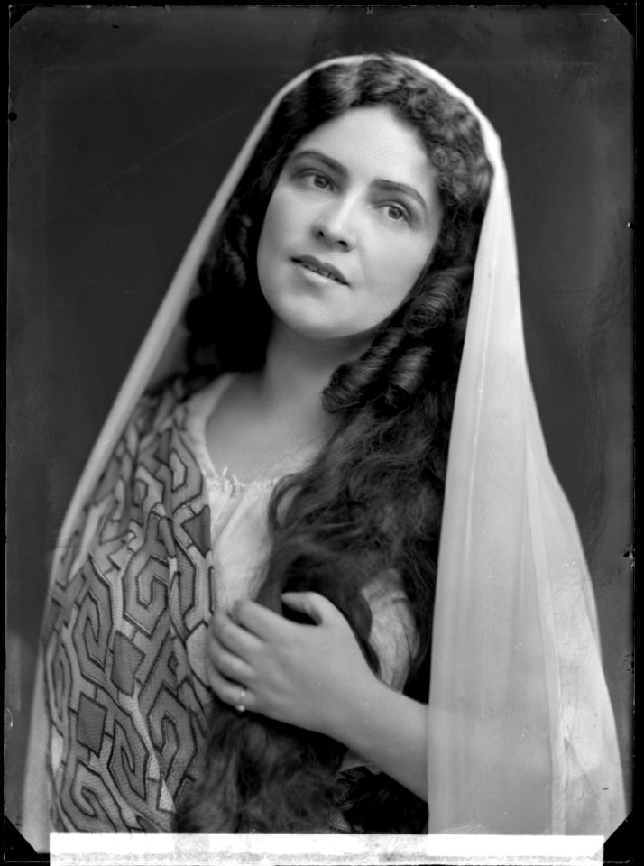 Andrejeva von Skilondz, opera singer - SMV - NS052