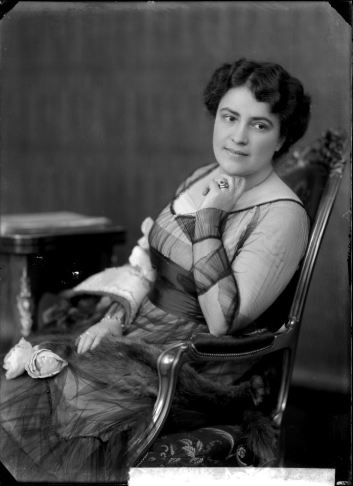 Andrejeva von Skilondz, opera singer - SMV - NS054