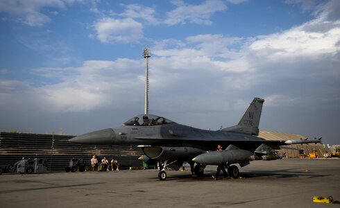 Fighting falcon jet aircraft