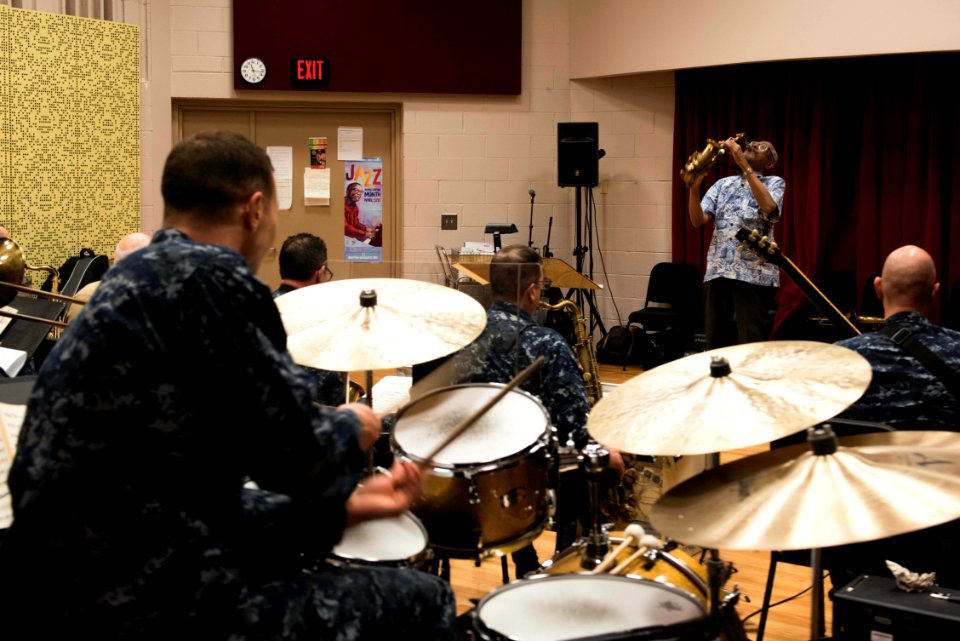 Andrew White in rehearsal with the Commodores jazz ensemble (26239669520)