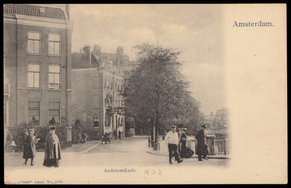 Andrieszkade (na 1945 Spinozastraat). Uitgave Vivat, Amsterdam no 4340, Afb PBKD00187000001
