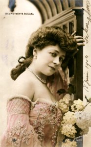 Andrée d'Alaza (Blondinette) 749-62. Photo Stebbing