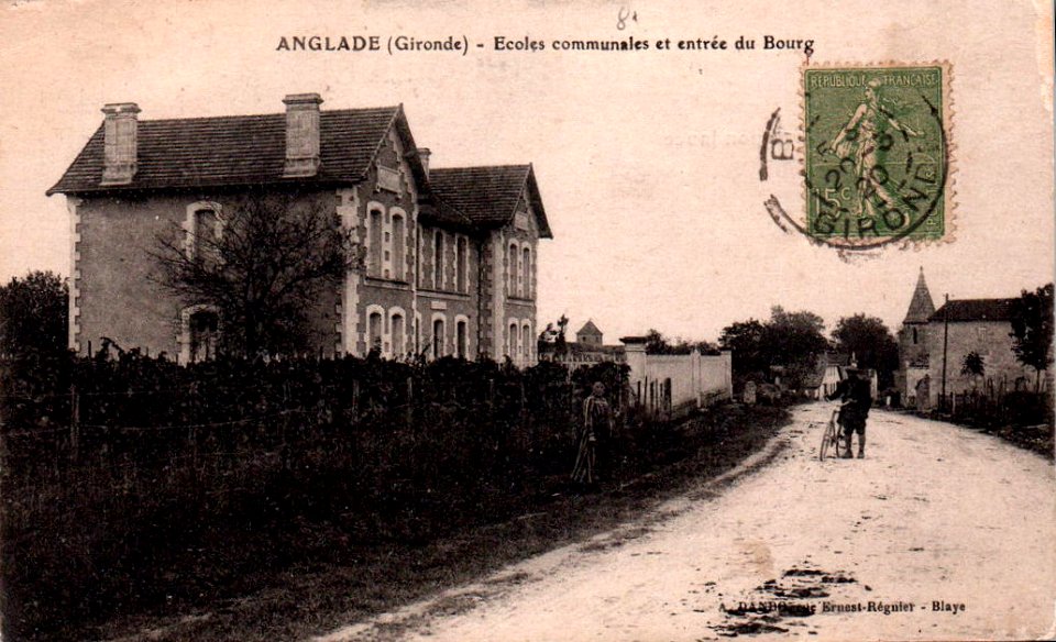 Anglade - entrée du bourg
