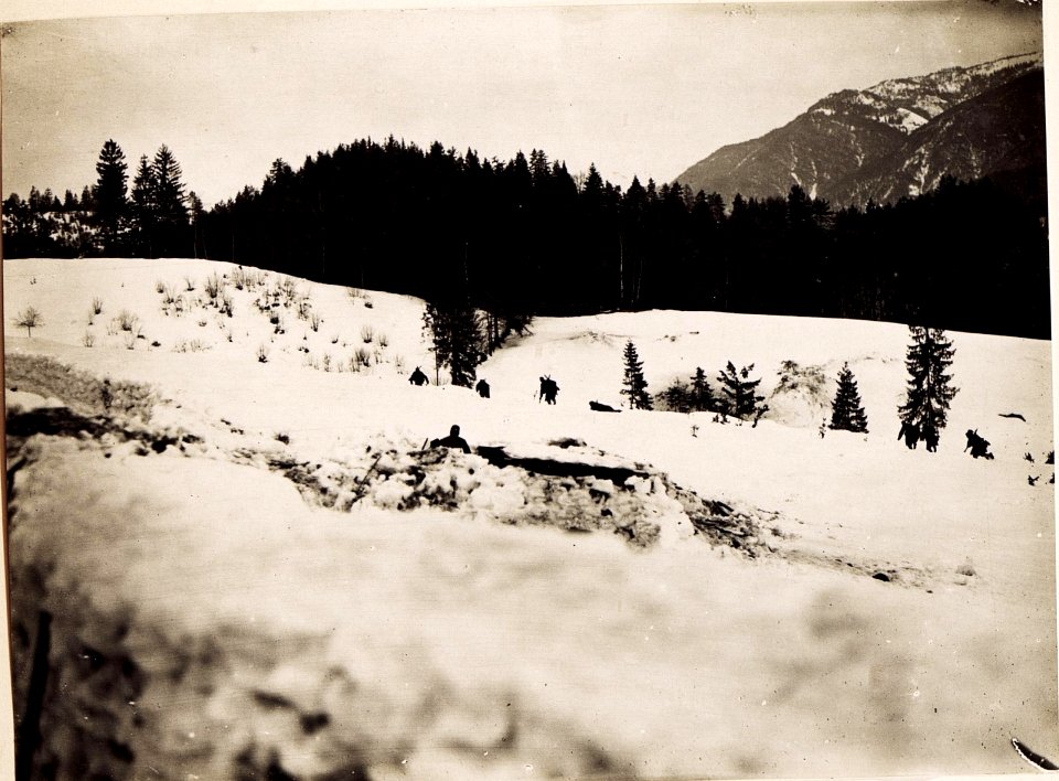 Angriff auf den Maschinengewehrstand. 22-2.1917. (BildID 15497018)