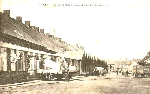Aniche - Verrerie Saint Martin, cour et quai d'embarquement
