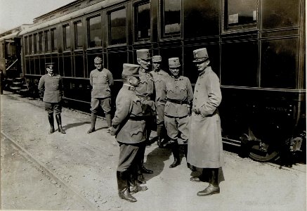 Ankunft beim 7. Armeekommando in Marmarossziget am 11.9.1916 (BildID 15550244)