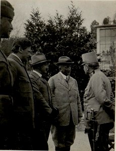 Ankunft in Rijeka, Oberst ZUBER, Gen.Obst. KöVESS. Sowie die Maler ADAMS, PRINS und WIELAND. Aufgenommen in Skutari am 14. März 1916. (BildID 15533207)