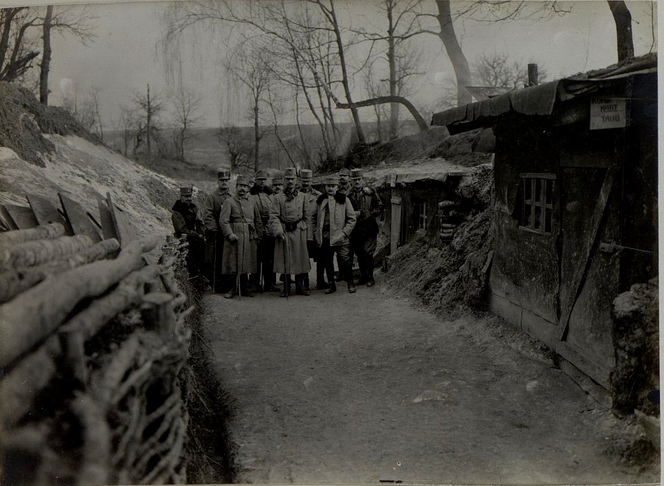 Ankunft Sr.Exzl. des Armeekommandanten BöHM-Ermolli. Aufgenommen in Lopuszno am 31. Jänner 1916. (BildID 15454041)