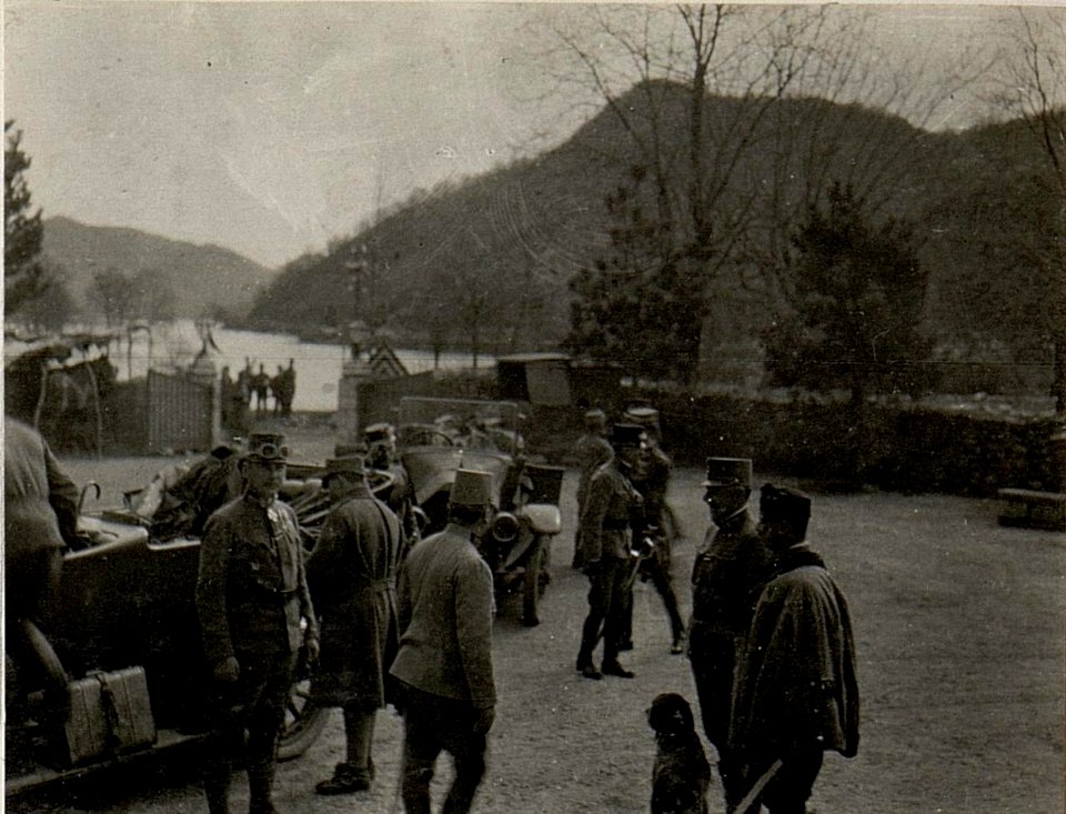 Ankunft in Rijeka, Oberst ZUBER un Gen.Obst von KöVESS. Aufgenommen in Skutari am 14. März 1916. (BildID 15533193)