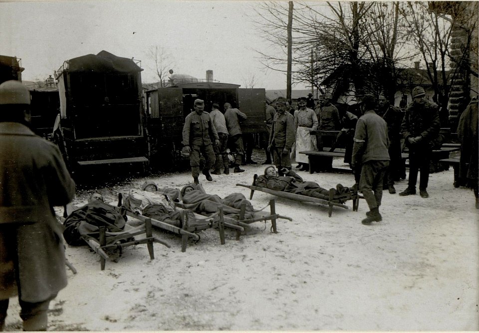 Ankunft Verwundeter in Besztercze, 31.10.1916 (BildID 15549061)