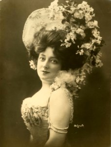 Stage actress Anna Held (SAYRE 3939)