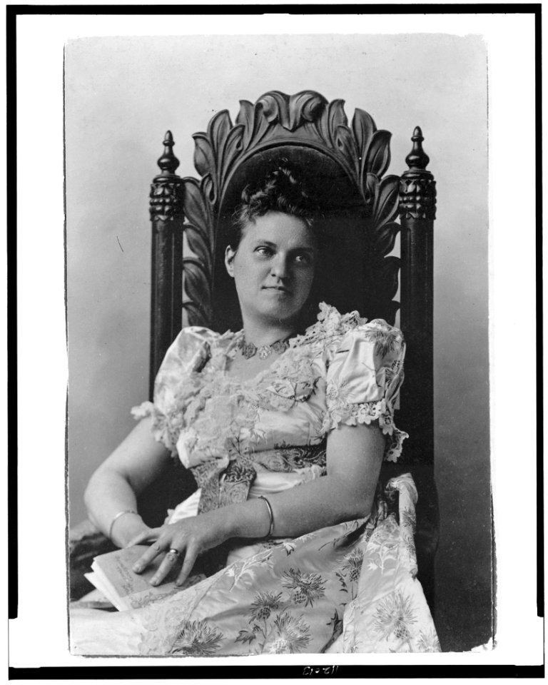Anna Katherine Green, three-quarter length portrait, seated, facing slightly right LCCN94510667