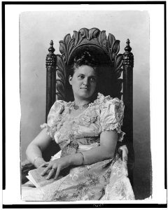 Anna Katherine Green, three-quarter length portrait, seated, facing slightly right LCCN94510667