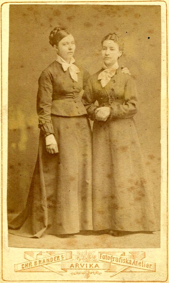 Anna Lisa Brand & Maria Åhlin c 1886
