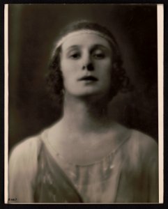 Anna Pavlova LCCN2016646259