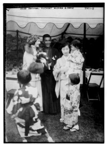 Anna Pavlova and Viscount Mishima & family LCCN2014715379