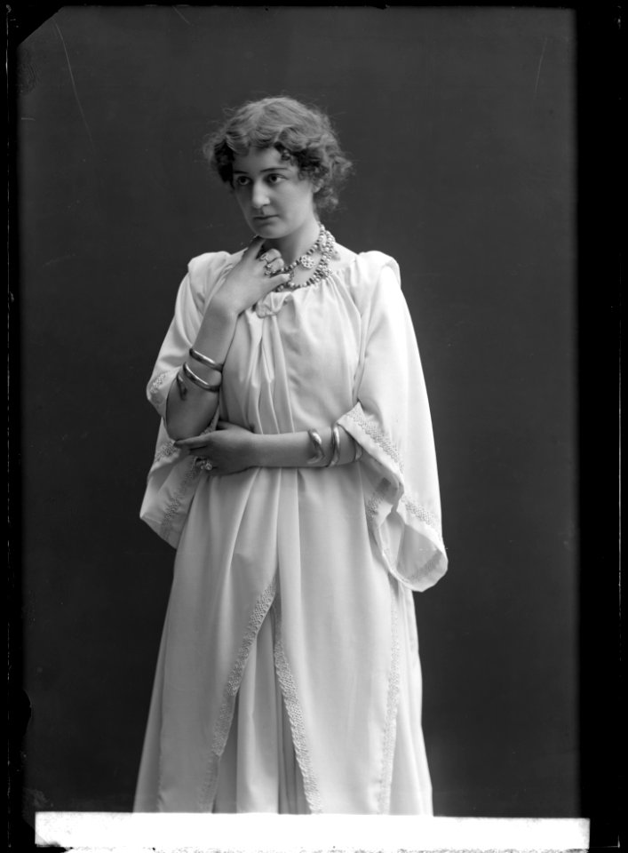Anna Rosén in En vintersaga at Svenska teatern 1908 - SMV - NR067
