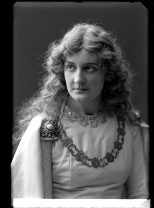 Anna Rosén in Bröllopet på Ulfåsa at Svenska teatern 1908 - SMV - NR069