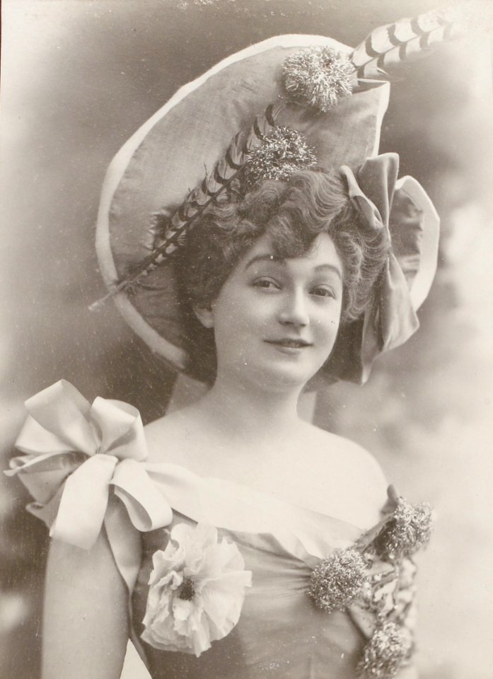 Anna Tariol-Baugé, par Reutlinger