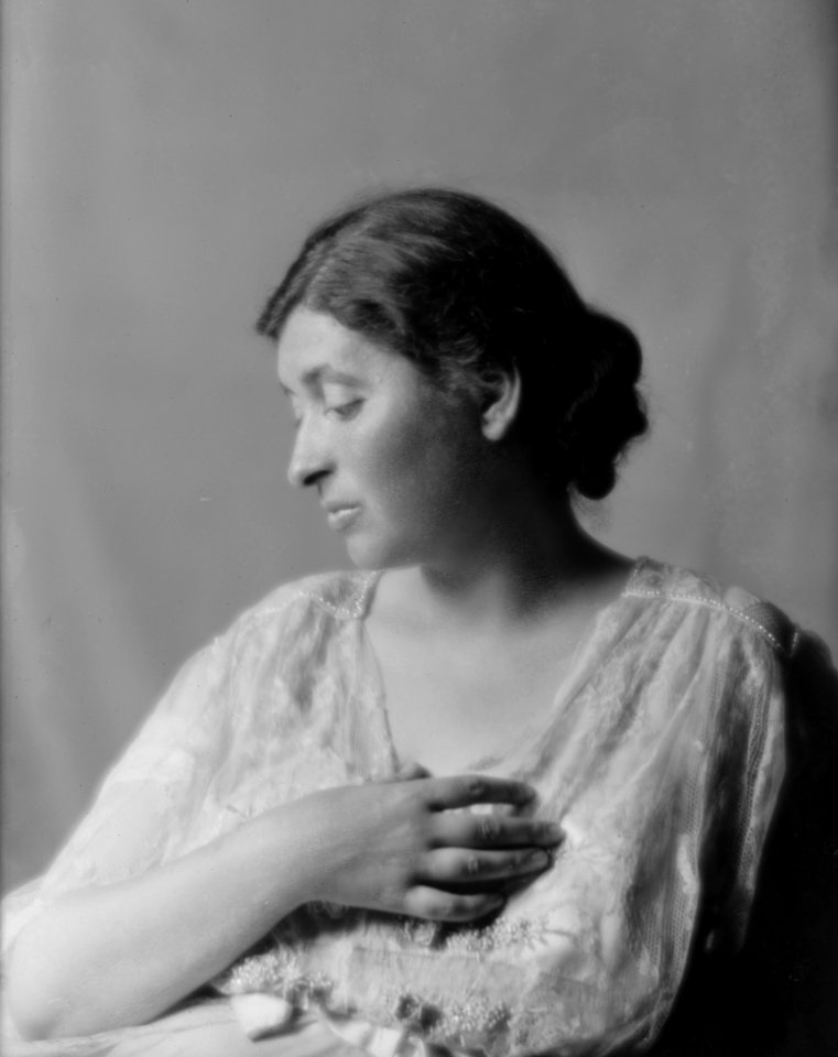 Anna Strunsky Walling, portrait photograph LCCN2018707704
