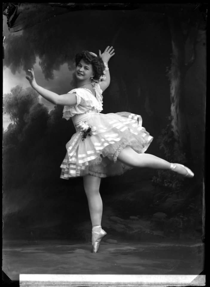 Anna Tropp, ballet dancer, in the opera Judinnan at Kungliga Operan 1910 - SMV - GT054