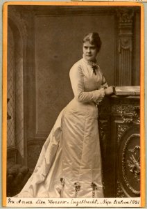 Anna-Lisa Hwasser-Engelbrecht, porträtt - SMV - H2 213