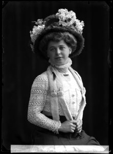 Anna Tropp, ballet dancer, undated portrait about 1909 - SMV - GT059