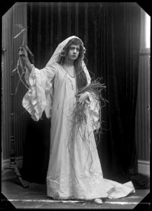Anna-Lisa Lindroth in Hamlet, Knut Lindroth's theater company 1906 - SMV - NC004