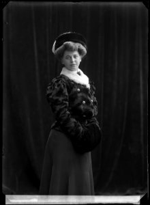 Anna Tropp, dancer - SMV - NT055