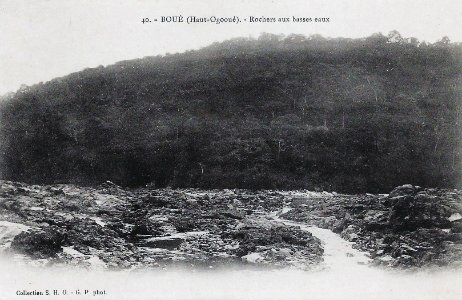 Boué (Haut-Ogooué)-Rochers aux basses eaux