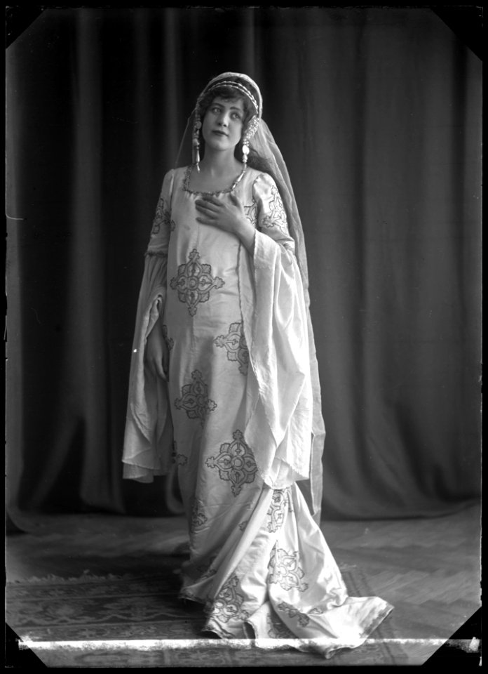 Anna-Lisa Lindroth in Hamlet, Knut Lindroth's theater company 1906 - SMV - NC003