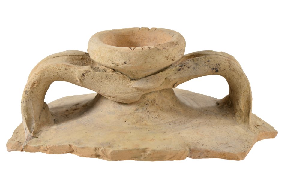 Bovenstuk van een amfora in dikwandig aardewerk met graffiti, 50 tot 300 NC, vindplaats- Tongeren, Koninksemsteenweg, 1971, kuil, collectie Gallo-Romeins Museum Tongeren, 71.E.30