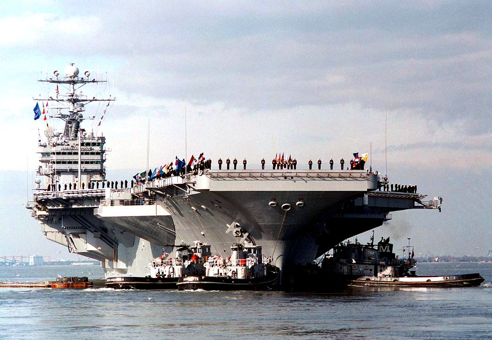 Bow view of USS George Washington (CVN-73) being assisted by tugs during departure for Operation Joint Endeavor 960126-N-6442M-002