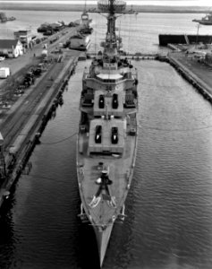 Bow view of USS Strong (DD-758) at the Charleston Naval Shipyard, in 1962 (24743685)