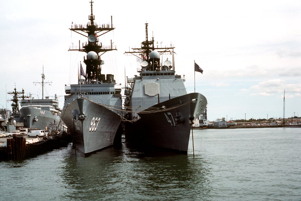 Bow view of USS Spruance (DD-963) and USS Ticonderoga (CG-47) at Naval Station Norfolk on 8 October 1983 (6397938)
