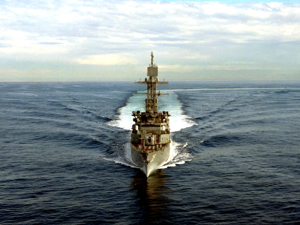 Bow view of USS Truxtun (CGN-35) in January 1989