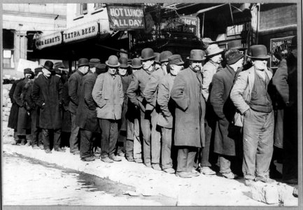 Bowery men waiting for bread in bread line, (New York City) LCCN2005689084