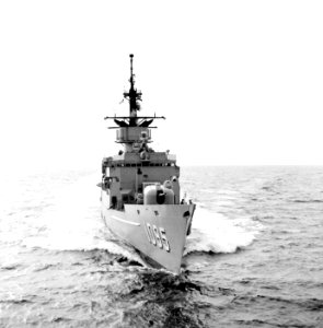 Bow view of USS Truett (FF-1095) underway c1989 US Navy 330-CFD-DN-SN-90-06768