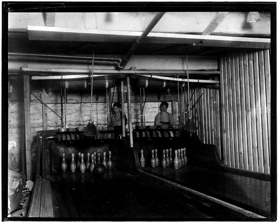 Bowling Alleys, connected with Geo P. Grays, Bastable Cafe. About 8 very small boys employed here. Work until... - NARA - 523277