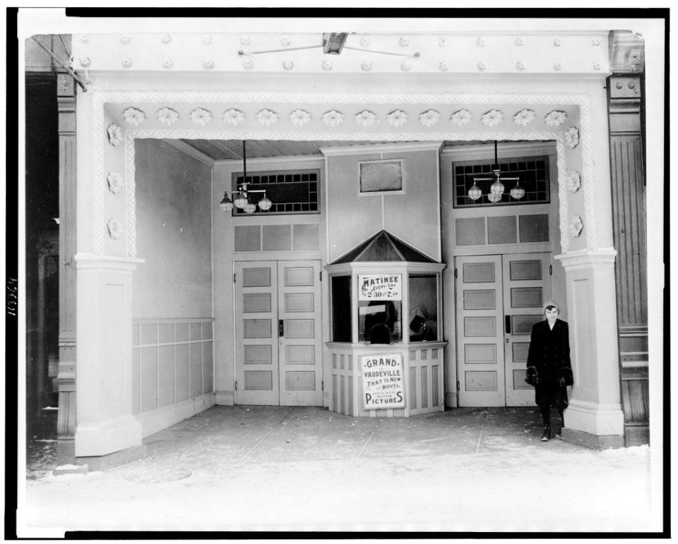 Box office of Grand 5-cent vaudeville and motion picture show, Niagara Falls, N.Y. LCCN95504327