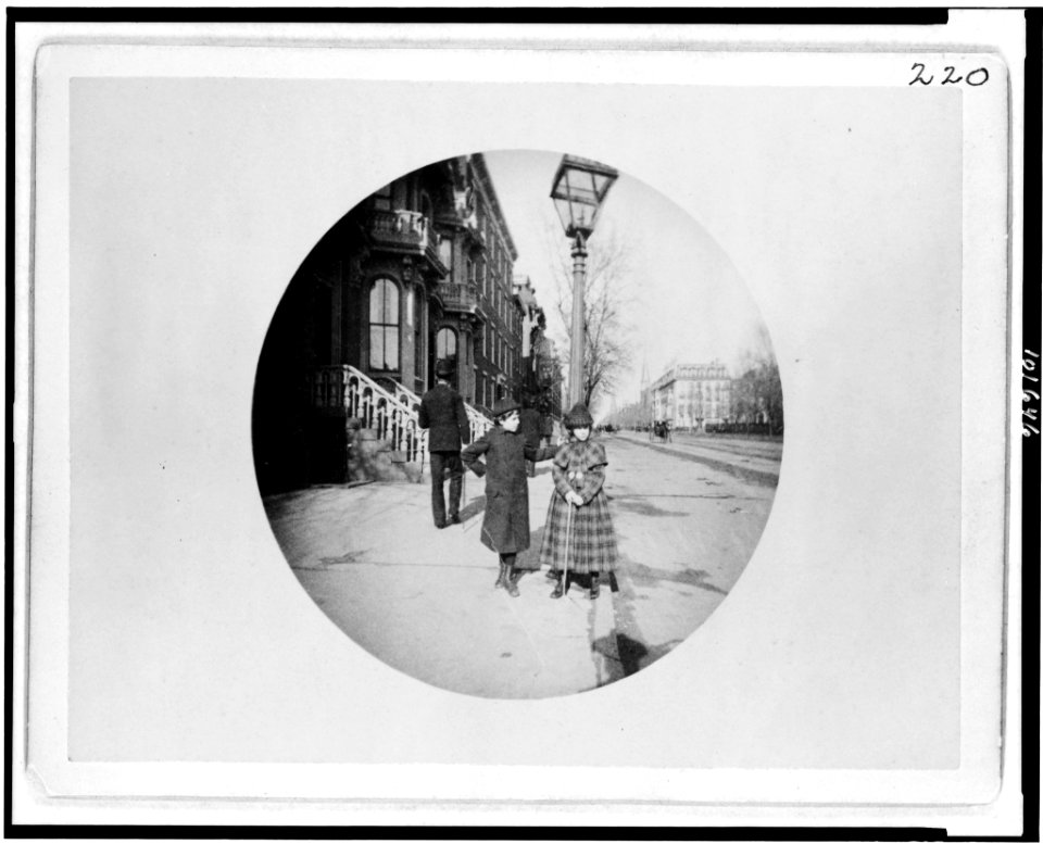 Boy and girl outside of 900 14th St., N.W., Washington, D.C. LCCN90712657