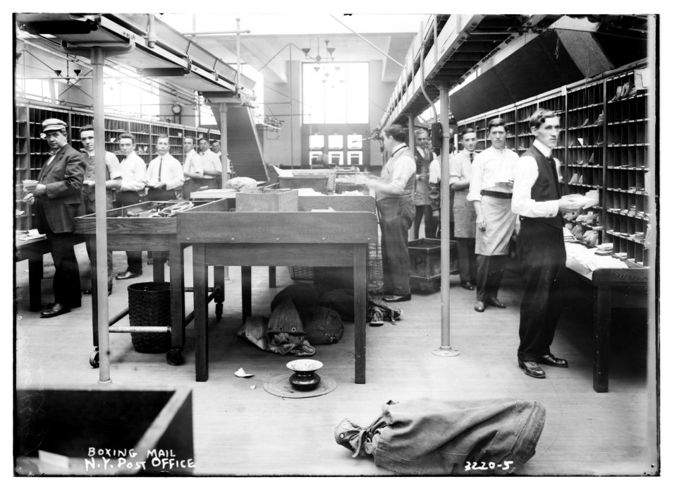 Boxing mail - N.Y. Post Office LCCN2014697405