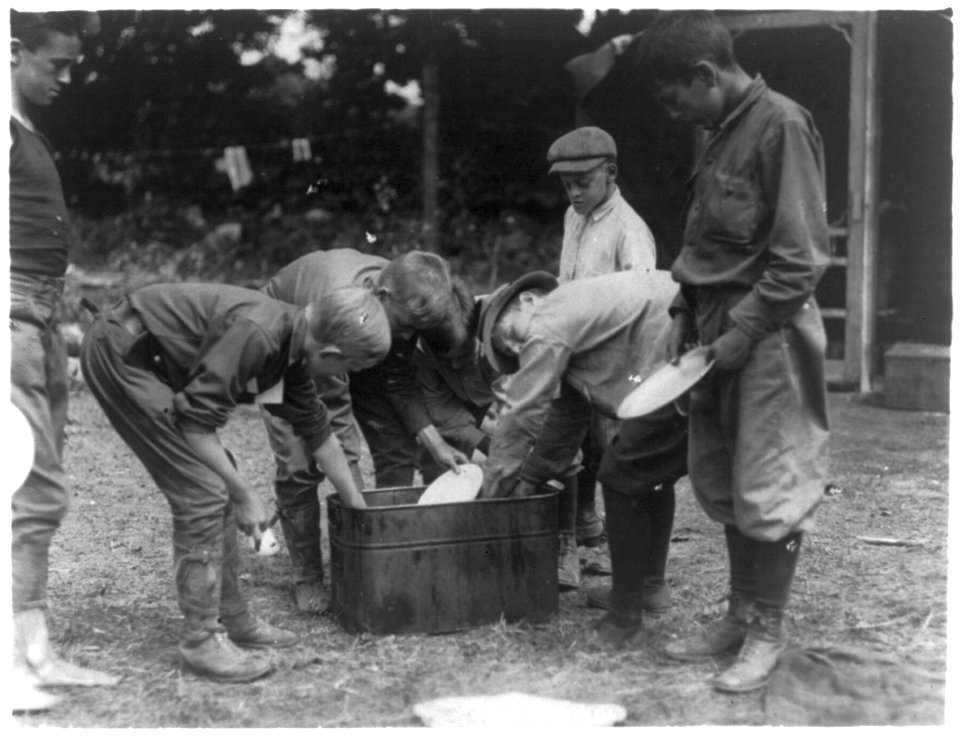 Boy Scouts (of the New York City area) at Hunter's Island- Washing dishes (in tub outdoors) LCCN2002715803