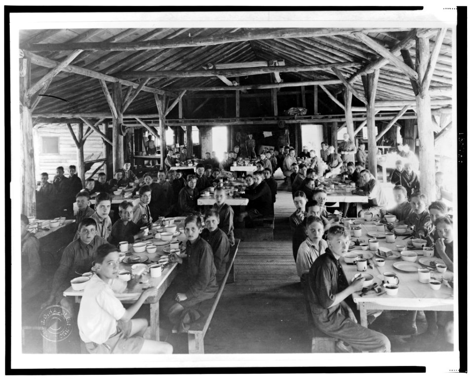 Boy Scouts eating in mess hall at Camp Ranachqua LCCN2002706867