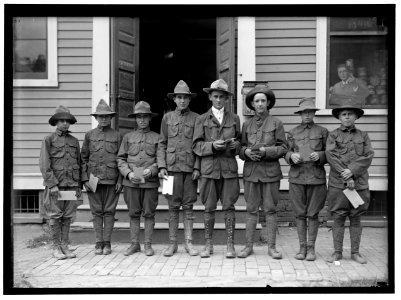 BOY SCOUTS LCCN2016864855